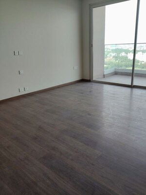 Room in 3.5 BHK Apartment at Kalpataru Vista, Sector 128 – for Rent