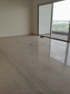 Room in 3.5 BHK Apartment at Kalpataru Vista, Sector 128 – for Rent