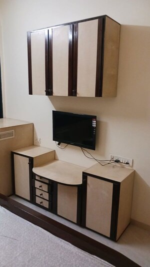 Team Area in 2 BHK Apartment at Paschim Apartments, Dadar West – for Rent