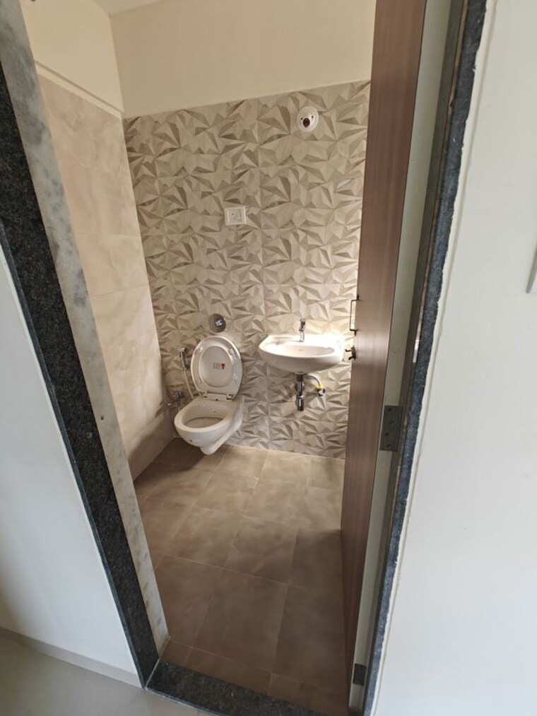 Bathroom, raunak-residency-thane 1 Bedroom 400 Sq.Ft. Apartment In Pokhran Road No One Thane 10634763