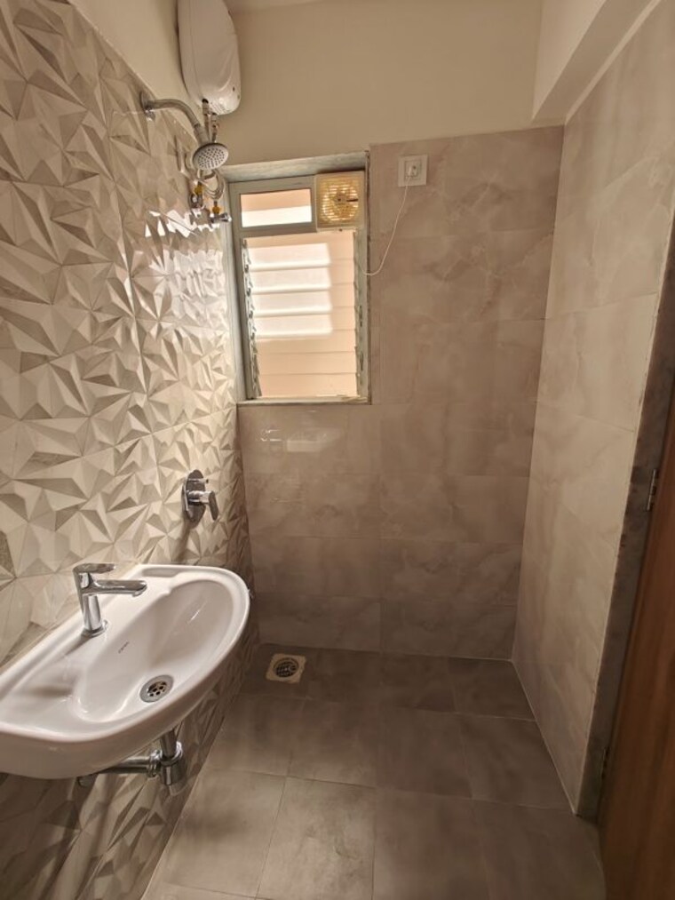 Bathroom, raunak-residency-thane 1 Bedroom 400 Sq.Ft. Apartment In Pokhran Road No One Thane 10634763