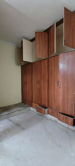 Furnished Amenities in 2 BHK Builder Floor at Palam Vihar – for Rent