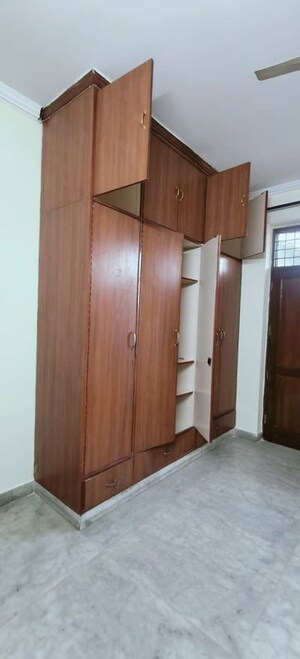 Room in 2 BHK Builder Floor at Palam Vihar – for Rent