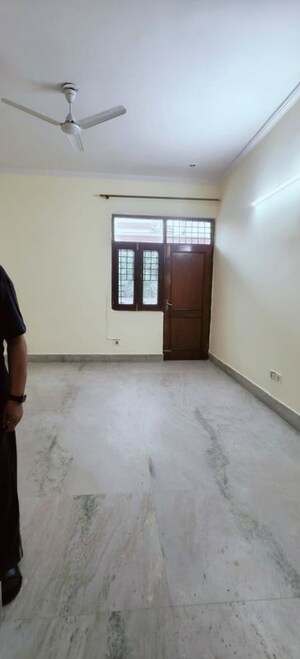 Room in 2 BHK Builder Floor at Palam Vihar – for Rent