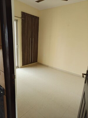 Room in 3 BHK Apartment at Maxblis White House-II, Sector 75 – for Rent