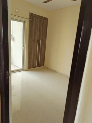 Room in 3 BHK Apartment at Maxblis White House-II, Sector 75 – for Rent