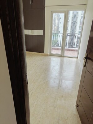Room in 3 BHK Apartment at Maxblis White House-II, Sector 75 – for Rent