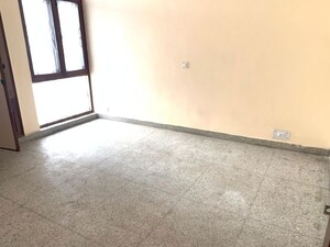 Room in 2 BHK Builder Floor at Palam Vihar – for Rent