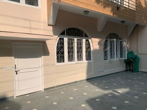 Parking in 2 BHK Builder Floor at Palam Vihar – for Rent