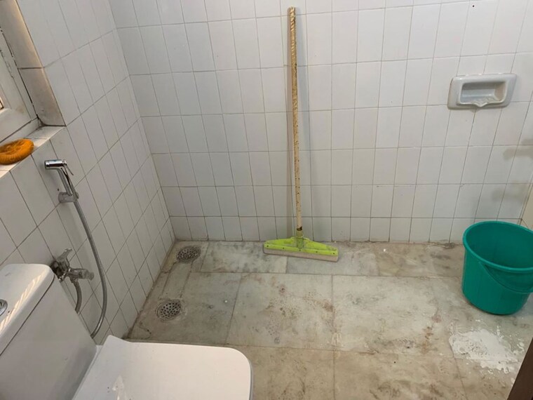 Bathroom, palam vihar 2 Bedroom 1000 Sq.Ft. Builder Floor In Palam Vihar Gurgaon 10634775