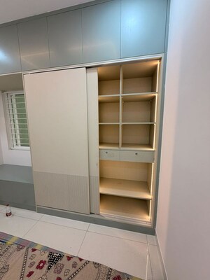 Room in 2.5 BHK Apartment at Aparna Zenon, Puppalaguda – for Rent