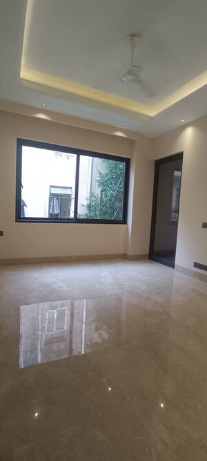 Room in 3 BHK Builder Floor at Safdarjung Development Area – for Rent