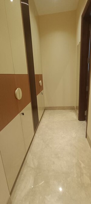 Room in 3 BHK Builder Floor at Safdarjung Development Area – for Rent