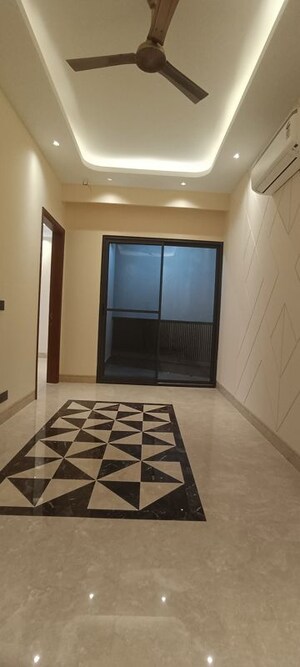 Building Lobby in 3 BHK Builder Floor at Safdarjung Development Area – for Rent