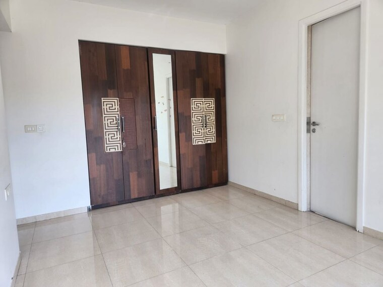 Room, hiranandani-meadows 2.5 Bedroom 950 Sq.Ft. Apartment In Manpada Thane 10634839