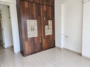 Room in 2.5 BHK Apartment at Hiranandani Meadows, Manpada – for Rent