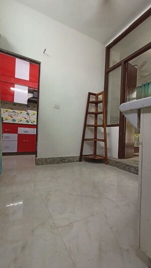 Room in 1 BHK Independent House at Chittaranjan Park – for Rent