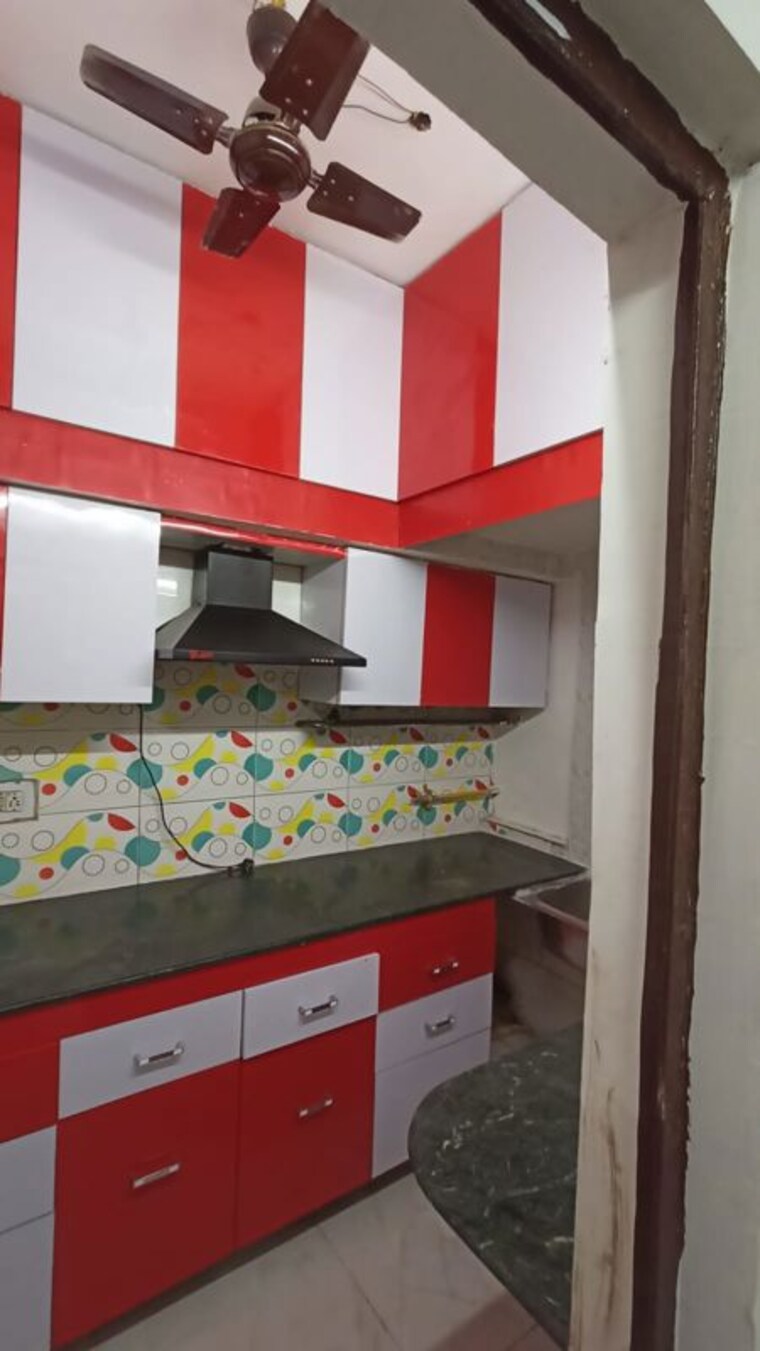 Kitchen, chittaranjan park 1 Bedroom 125 Sq.Yd. Independent House In Chittaranjan Park Delhi 10634842