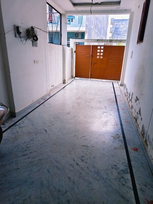 Parking in 2 BHK Independent House at Jankipuram – for Rent