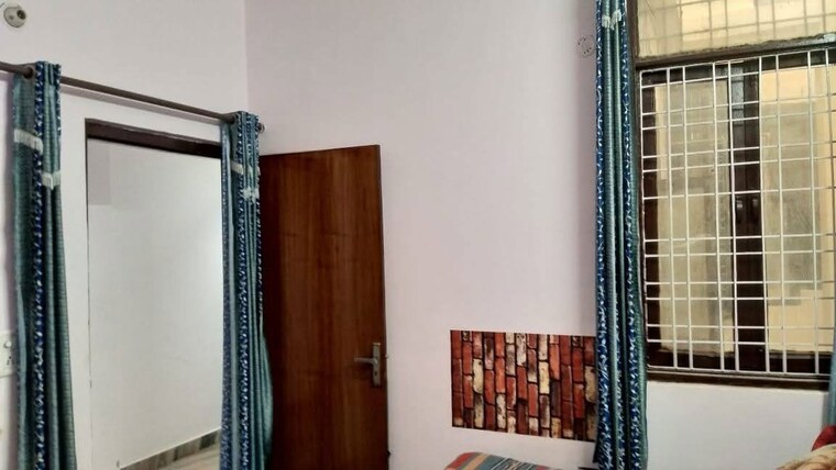 Bedroom, balaji-apartments-palam-vihar 2 Bedroom 80 Sq.Yd. Apartment In Palam Vihar Extension Gurgaon 10634883