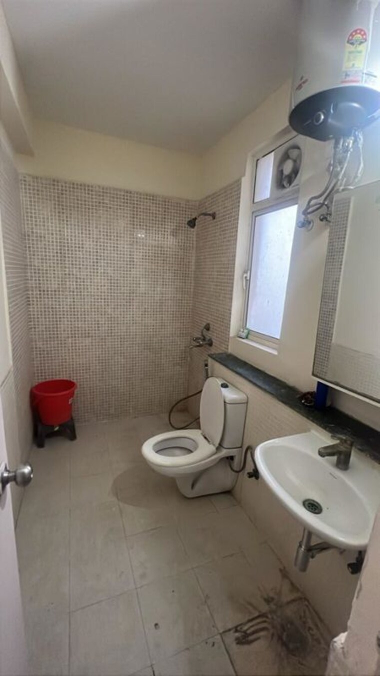 Bathroom, jaypee-green-wish-town-klassic 3.5 Bedroom 400 Sq.Ft. Apartment In Sector 134 Noida 10634880