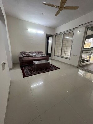 2 BHK Apartment For Rent in Esclare Royale, Kharadi