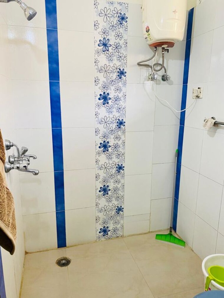 Bathroom, sector 49 2 Bedroom 1000 Sq.Ft. Builder Floor In Sector 49 Chandigarh 10634915