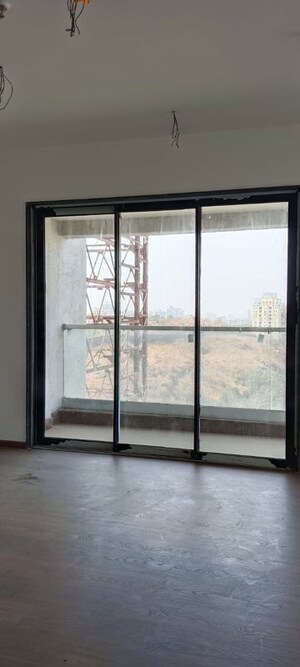 Room in 2.5 BHK Apartment at Neumec Shreeji Towers, Wadala East – for Sale