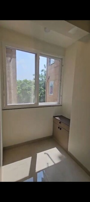 Room in 4 BHK Apartment at Sector 5 Dwarka – for Sale