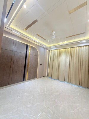 Bedroom in 3 BHK Builder Floor at Central Park Flower Valley, Sohna Sector 33 – for Sale