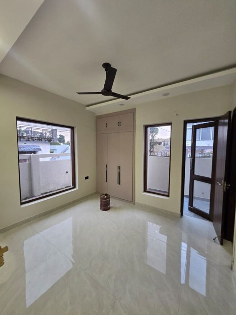 Room, sahastradhara road 3 Bedroom 122 Sq.Yd. Independent House In Sahastradhara Road Dehradun 10635020