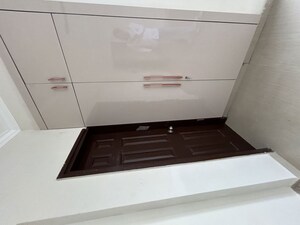 Furnished Amenities in 3.5 BHK Apartment at Paramount Floraville, Sector 137 – for Rent