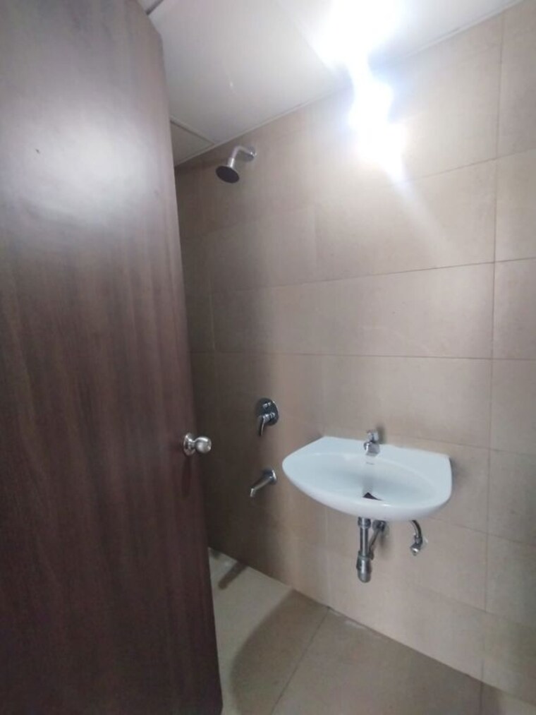 Bathroom, runwal-eirene 2 Bedroom 565 Sq.Ft. Apartment In Balkum Pada Thane 10635040