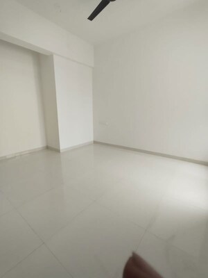 Room in 2 BHK Apartment at Runwal Eirene, Balkum Pada – for Rent
