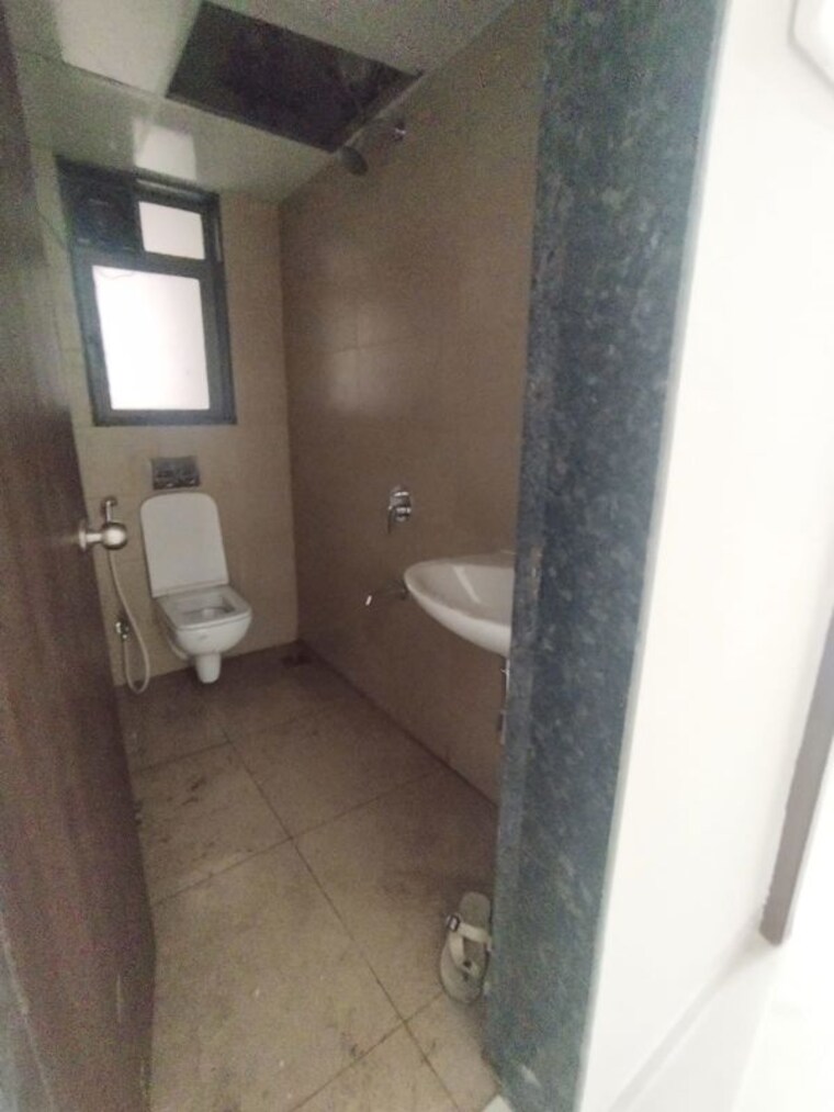 Bathroom, runwal-eirene 2 Bedroom 565 Sq.Ft. Apartment In Balkum Pada Thane 10635047