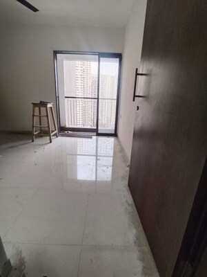 Room in 2 BHK Apartment at Runwal Eirene, Balkum Pada – for Rent