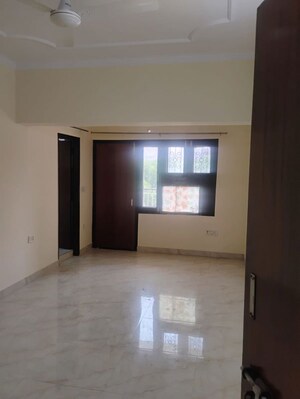 Room in 3 BHK Apartment at Sector 23 Dwarka – for Rent
