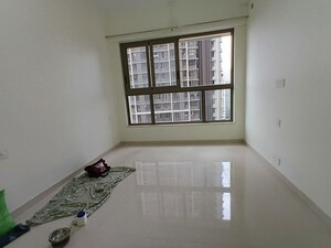 Room in 2 BHK Apartment at Kalpataru Paramount, Kapur Bawdi – for Rent