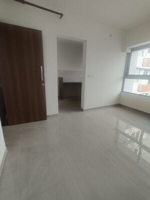 Room in 1 BHK Apartment at Runwal Eirene, Balkum Pada – for Rent