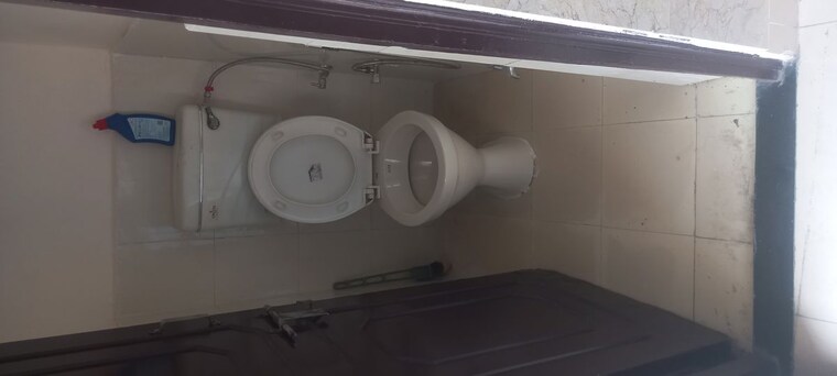 Bathroom, ip extension 2 Bedroom 1000 Sq.Ft. Apartment In Ip Extension Delhi 10635208