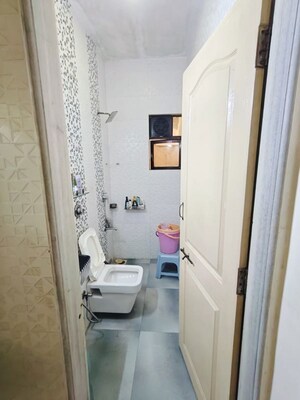 Bathroom in 4 BHK Apartment at Meera Tower, Andheri West – for Sale
