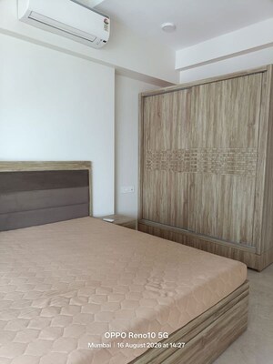 Room in 3 BHK Apartment at Shivdham CHS Santacruz, Santacruz West – for Rent