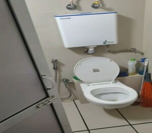 Bathroom in 1.5 BHK Apartment at Dadar East – for Rent