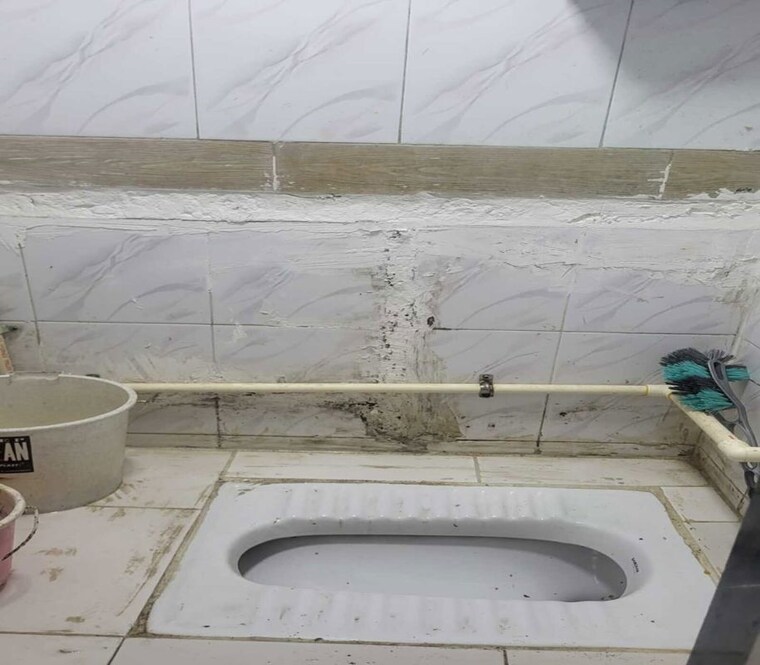 Bathroom, dadar east Commercial Office Space 300 Sq.Ft. In Dadar East Mumbai 10635291