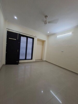 Room in 2 BHK Builder Floor at Sector 46 – for Rent