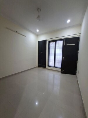 Room in 2 BHK Builder Floor at Sector 46 – for Rent