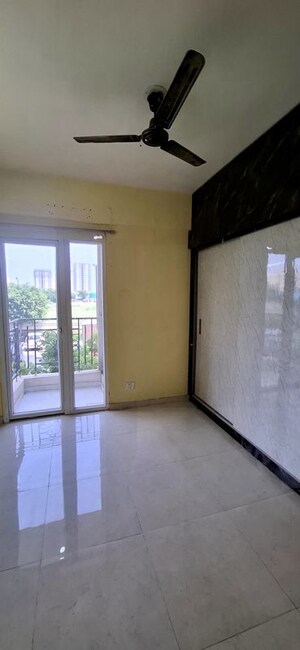 Room in 2 BHK Apartment at Signature Global The Millennia, Sector 37d – for Rent