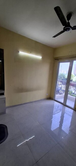 Room in 2 BHK Apartment at Signature Global The Millennia, Sector 37d – for Rent
