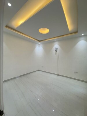 Room in 4 BHK Builder Floor at Green Fields Colony – for Rent