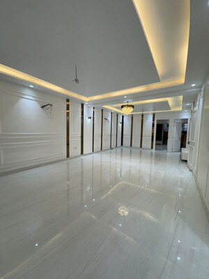 Building Lobby in 4 BHK Builder Floor at Green Fields Colony – for Rent